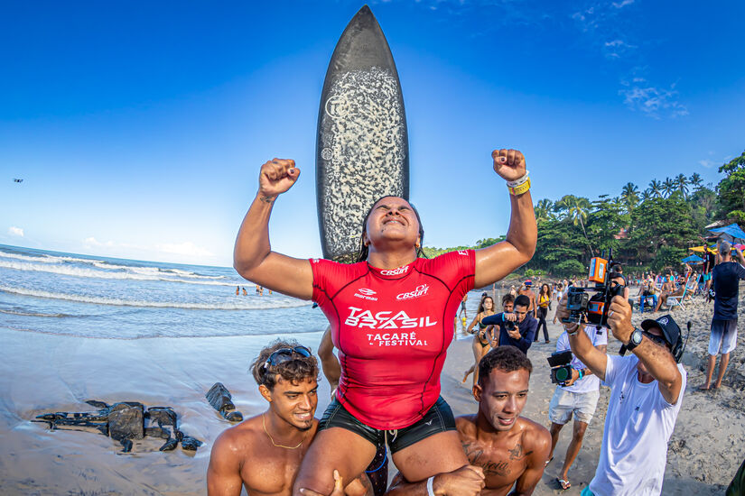 Dois campeonatos marcam a primeira visita oficial da gestão do ex-surfista Teco Padaratz.