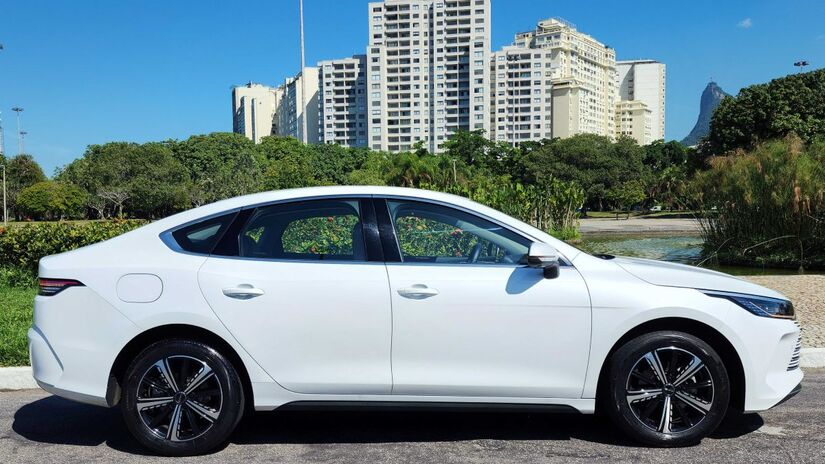 King pode ser carregado na tomada e usado como carro 100% elétrico.

/Foto: Luiza Kreitlon/AutoMotrix