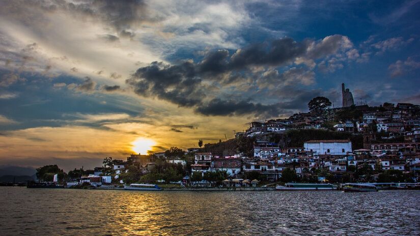 O lago Pátzcuaro é lar dos achoques. Imagem: Gibranlp/Wikimedia Commons