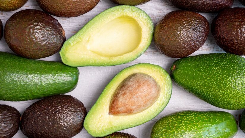 Frutas com casca grossa: manga, abacate, coco e laranja podem reter muito calor, gerando pressão interna e até rompimentos. Se quiser aquecer, retire a casca e aqueça apenas a polpa.
Foto: Reprodução/Freepik