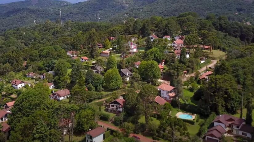  Hospitalidade que conquista: eleito o destino mais acolhedor do Brasil pelo Booking.com, Monte Verde se destaca pelo atendimento caloroso.


