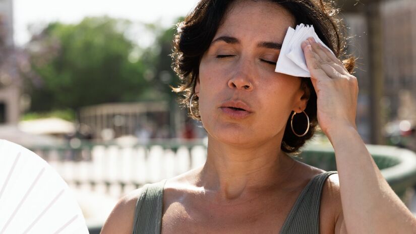Sudorese noturna: Pessoas com diabetes podem ter hipoglicemia durante a noite, levando a suores intensos, tremores e palpitações