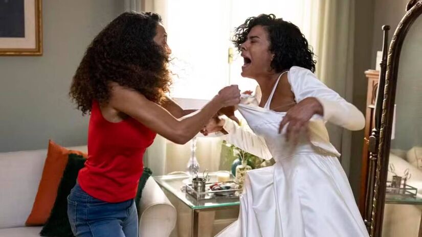 No capítulo anterior da trama, Raquel se vingou de Maria de Fátima e rasgou o vestido de noiva da filha. Fotos: Reprodução/Instagram; TV Globo
