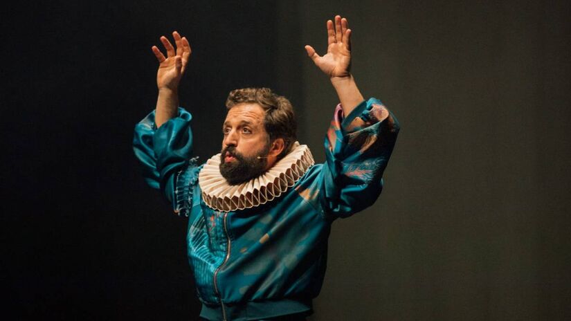 Espetáculo solo 'O Céu da Língua', de Gregorio Duvivier, retornará a São Paulo para duas apresentações inéditas no Theatro Municipal, no sábado (2/8).