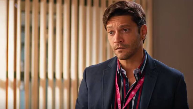 Arrasado, Abel lamentará: 'Não pode ser! É um pesadelo isso'; mas o pior ainda estará por vir! A guarda provisória de Sofia será imediatamente transferida para Vanderson. Fotos: TV Globo/Reprodução