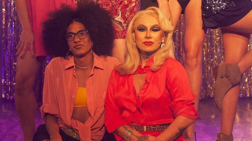 Musical traz em cena seis atrizes transvestigêneres: Verónica Valenttino, Olivia Lopes, Tyller Antunes, Andrea Rosa Sá, Elix e Leona Jhovs, além do ator cisgênero Fabio Redkowicz.