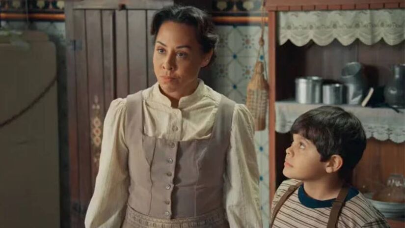 Intrigada, Zulma também questionará Zenaide sobre como ela descobriu que Samir é o filho verdadeiro de Candinho. Fotos: Reprodução/TV Globo