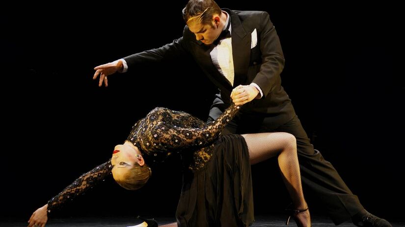 'Forever Tango' estreou na Broadway em junho de 1997 para uma temporada de oito semanas, mas o sucesso foi tanto que o espetáculo ficou em cartaz por 14 meses.