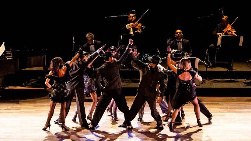 Com produção da 'Black&Red;', 'Forever Tango' estreou no último sábado (19/7) e segue em cartaz até domingo (3/8). Fotos: Divulgação