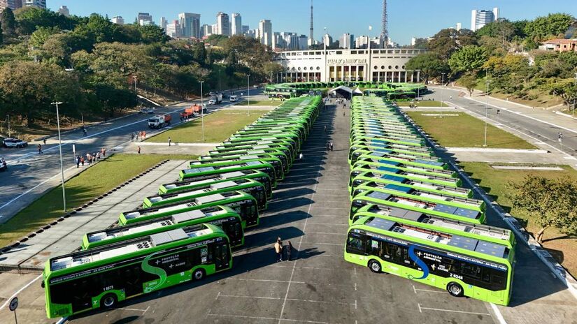 No total, os 120 novos ônibus elétricos representam uma redução de 10,4 mil toneladas anuais na emissão de poluentes.

/Foto: Sergio Barzaghi/Secom
