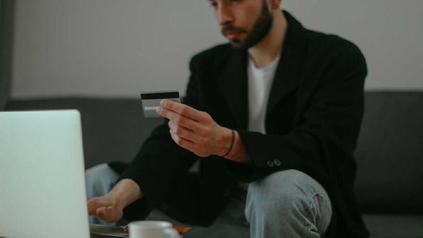 A UnionPay é controlada pelo Estado chinês.
Isso permite total integração com bancos, apps e a moeda digital oficial.
