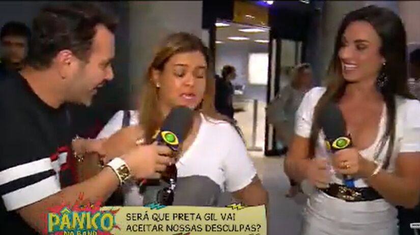 Uma semana depois, o Pânico voltou a procurar a cantora para entregar flores; ela recusou/Reprodução