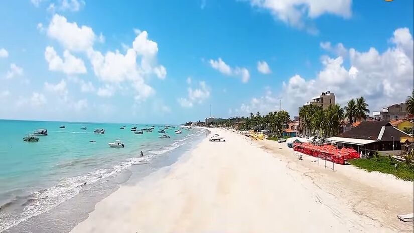 essa praia no litoral de Alagoas, atrai turistas do Brasil e do mundo - imagem: YouTube
