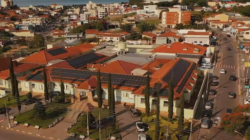 A qualidade de vida em Vinhedo é valorizada pela segurança e infraestrutura completa, incluindo baixas taxas de criminalidade, um sistema de transporte público eficiente e uma rede de saúde de qualidade.