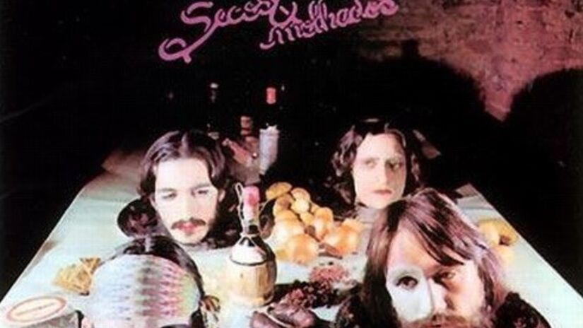 5) Secos e Molhados - 
Secos e Molhados (1973, Continental) -

No Brasil de 73, afrontando a uma cruel ditadura, quase ninguém fez mais sucesso que Odair e os Secos e molhados, de acordo com a Rolling Stone.