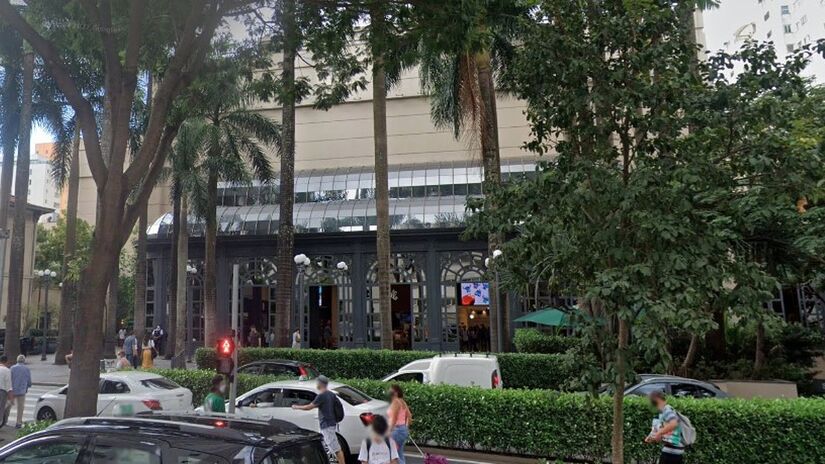 Aberto em 1999, o Shopping Pátio Higienópolis é um dos principais centros comerciais da região central/Reprodução/Google Street View