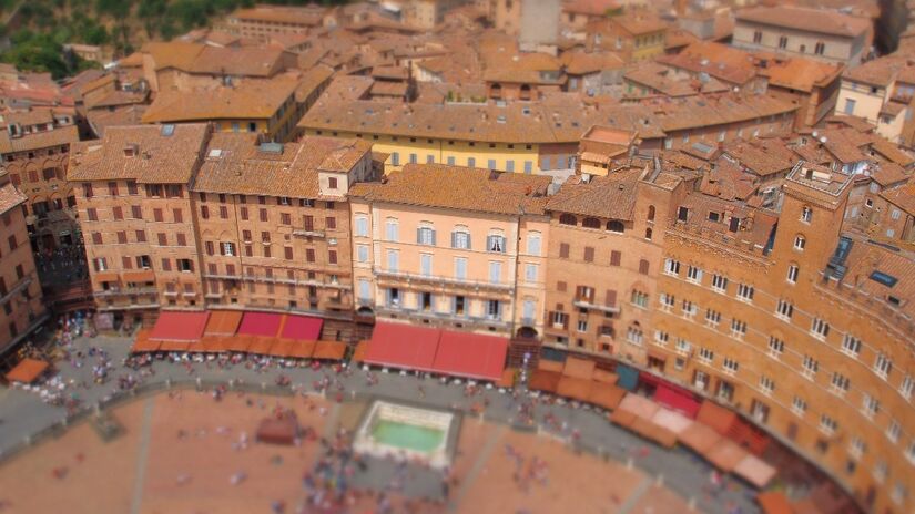 Piazza del Campo, que sedia o famoso Palio de Siena. Imagem: PxHere