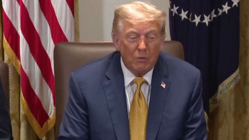 Assim que Trump foi eleito para voltar à presidência em 2025, influencers lotaram a plataforma com a frase "Somos a mídia agora" (Foto:Reprodução Youtube)
