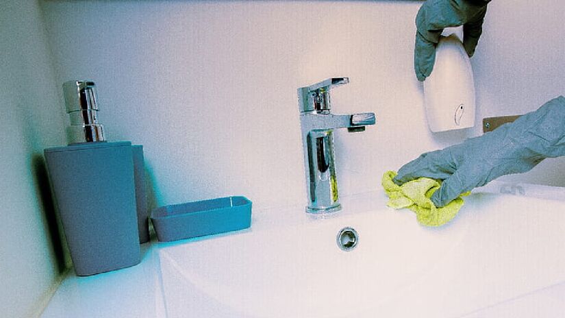 Sempre utilize luvas para manipular produtos fortes. Imagem: PikPick