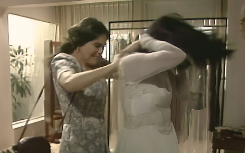 Cena em que Raquel rasga o vestido de noiva de Fátima é uma das mais icônicas da versão original de 'Vale Tudo'.