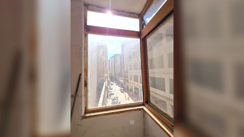 Ele conta com a área construída de 310,00m&#xB2;, e uma vaga de garagem.
Divulgação/Leilão Eletrônico