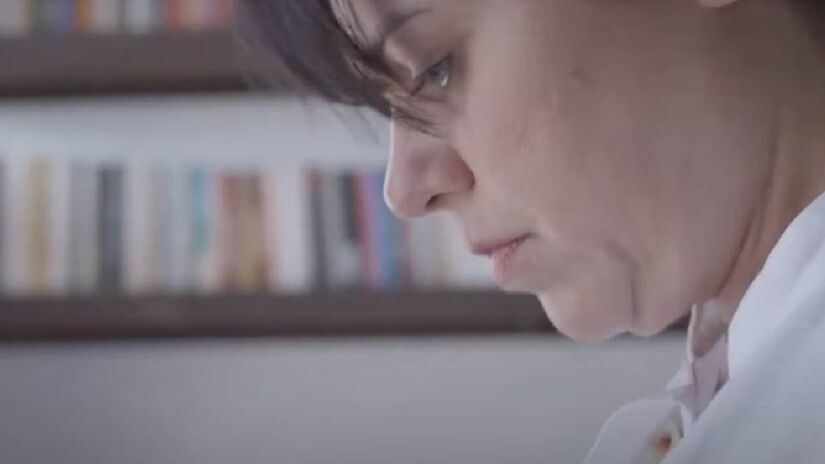 Janaina foi premiada no American Express Icon Award. Premiação celebra chefs com ações que promovem mudanças na sociedade | Reprodução YouTube | NeoFeed Brasil
