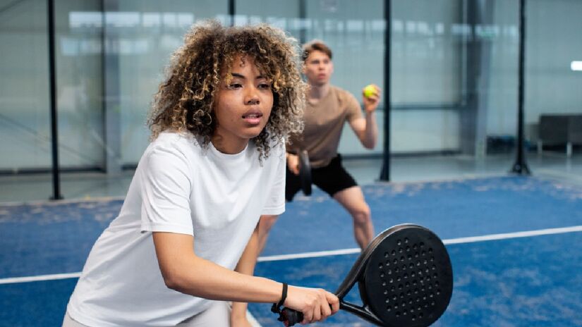 Pickleball é um jogo que mistura tênis, pingue-pongue, badminton e padel está entre os dois esportes que unem atividade física, diversão e interação social permitindo chegar aos 100 com qualidade de vida
