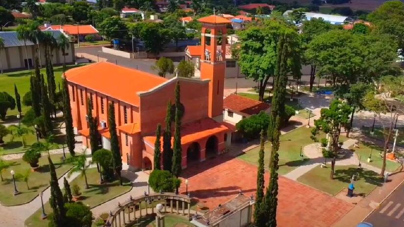 Cerca de 50 voluntários costumam se reunir em festa de São Deodato para distribuir macarrão italiano | Reprodução YouTube | MAM - AERO DRONE IMAGENS AÉREAS 