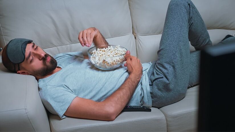 Use o timer da TV para desligar automaticamente e corte o hábito de dormir com ela ligada