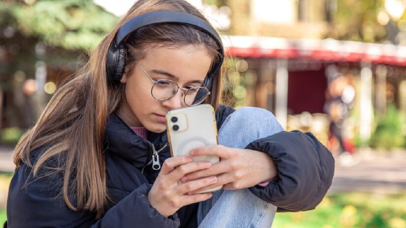 Adolescentes são especialmente afetados por esse vício (Fotos: Freepik)