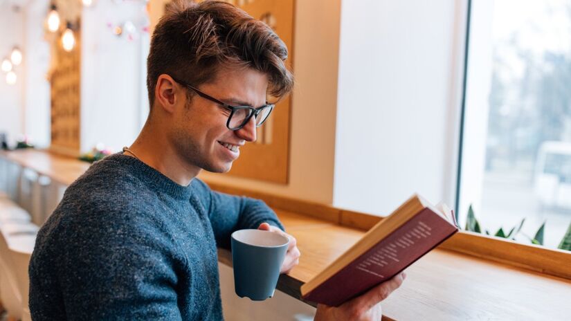 A prática cresce no mundo e já faz parte de programas de bibliotecas (Fotos: Freepik)