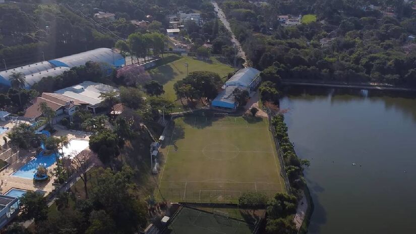 A sede do Clube de Campo de Valinhos fica onde era o antigo casarão da Fazenda São Bento do Cacutá | Reprodução YouTube | Sky Drone Solutions