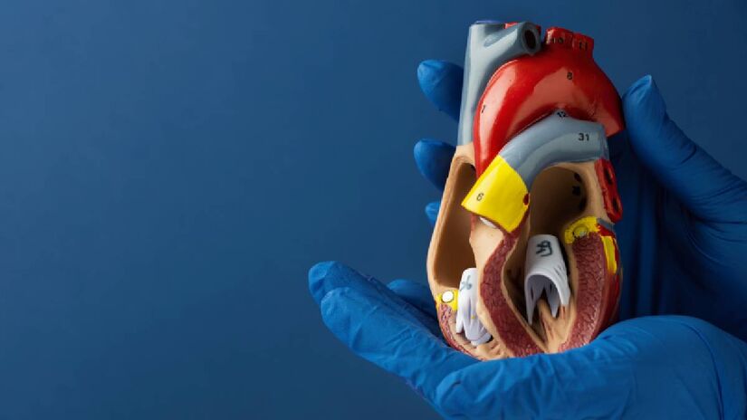Cigarros eletrônicos podem desencadear infarto e síndrome coronariana aguda devido à inflamação das artérias", alerta a Sociedade Brasileira de Cardiologia | Freepik