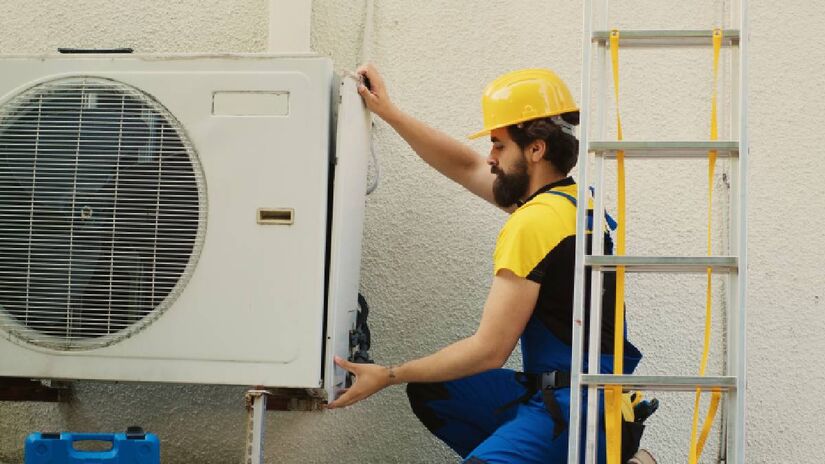 Segundo a IEA, até 2050, o número de aparelhos de ar-condicionado no mundo deve ultrapassar 5,6 bilhões, dobrando a demanda global de eletricidade para refrigeração | Freepik
