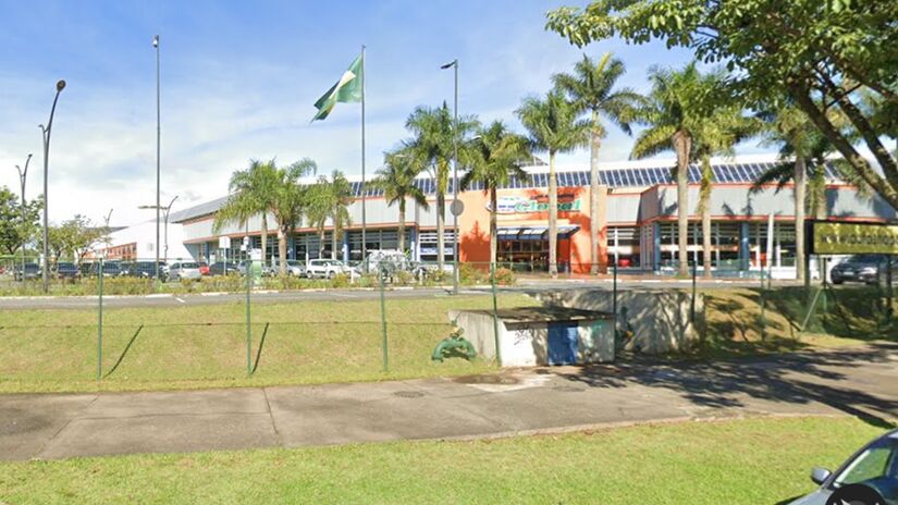 Área inclui outros dois proprietários, de um shopping automotivo e de um supermercado de rede atacadista/Reprodução/Google Street View