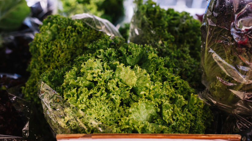 Por outro lado, alguns produtos ficaram mais caros. A alface subiu 9,93%.
Foto: Freepik