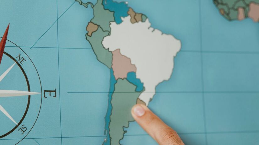 Entre as dez rotas mais turbulentas do mundo, seis estão na América Latina, e, curiosamente, nenhuma fica no Brasil (Foto: Freepik)