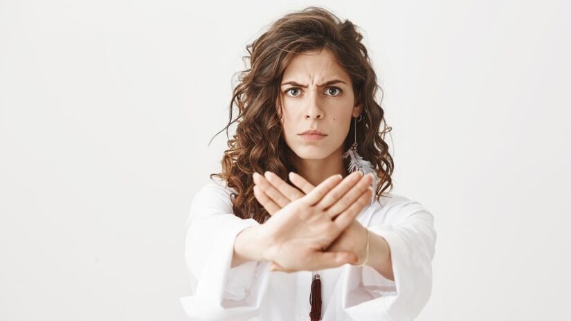Aprenda a dizer "não": dizer "não" pode parecer difícil no começo, mas é um dos hábitos mais poderosos para preservar sua saúde mental. Estabelecer limites não te torna uma pessoa ruim  te torna uma pessoa equilibrada. Com o tempo, você percebe que negar alguns pedidos é uma forma de dizer "sim" para o seu próprio bem-estar.