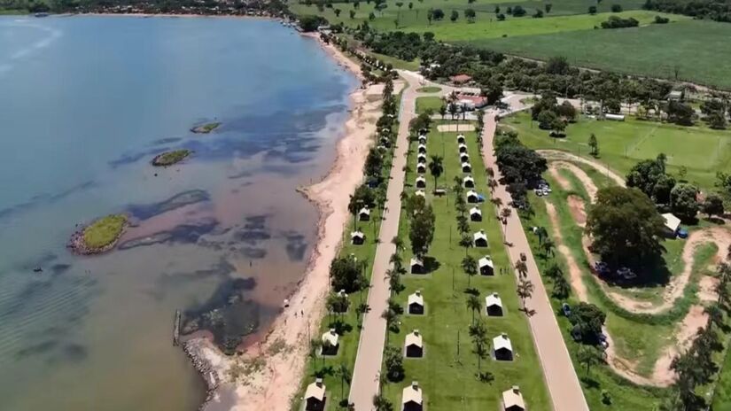 A Praia da Jacuba, na represa de Três Irmãos, é um dos locais mais movimentados de Araçatuba