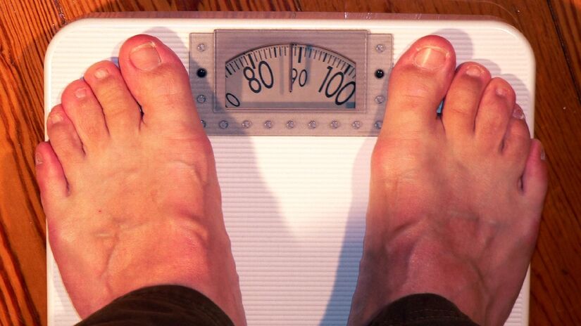 A balança pode não dizer todas as informações sobre a gordura do seu corpo. Imagem: PxHere
