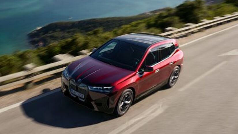 O BMW iX xDrive 60 ficou em terceiro lugar no teste de bateria baixa. Imagem: Divulgação BMW