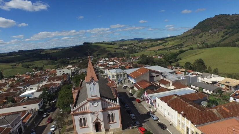 Caldas mistura baixas temperaturas com fontes de águas termais