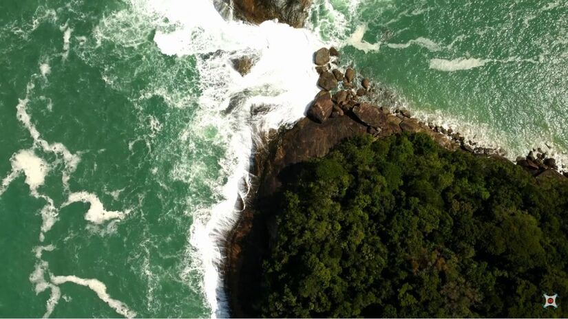 Formações rochosas criam paisagens perfeitas para fotos (Fotos: Reprodução/Youtube)
