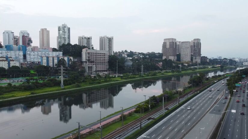 São Paulo já teve dezenas de rios limpos, mas muitos foram soterrados para abrir espaço para avenidas