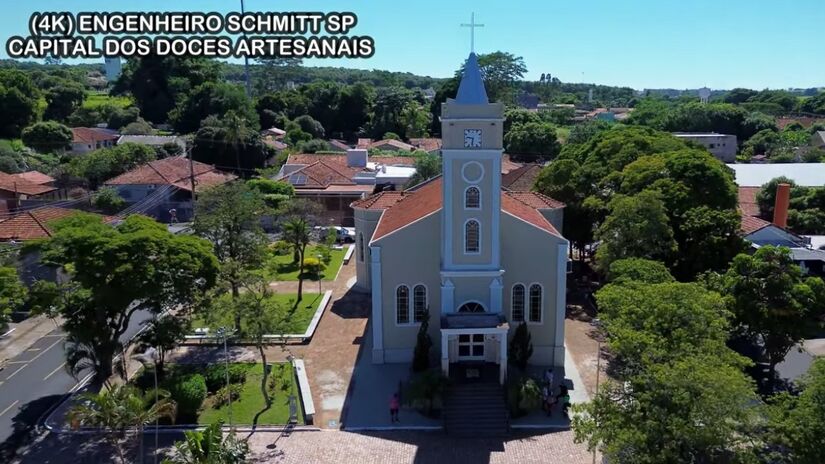 Além dos doces, o distrito preserva patrimônio histórico e eventos culturais que marcam sua identidade