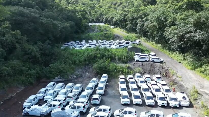 Eventos resultaram em "cemitérios de carros elétricos" (Fotos: Reprodução/Youtube)