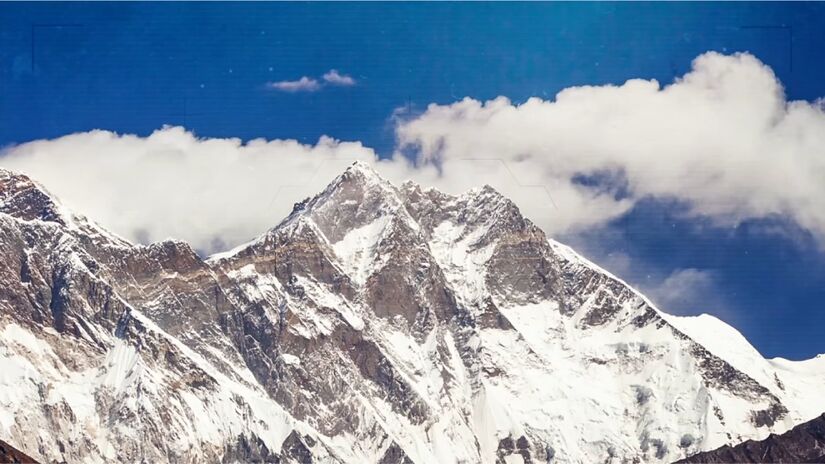 Monte Everest mesmo sendo o mais alto da Terra, não representa metade do tamanho do monte olimpo