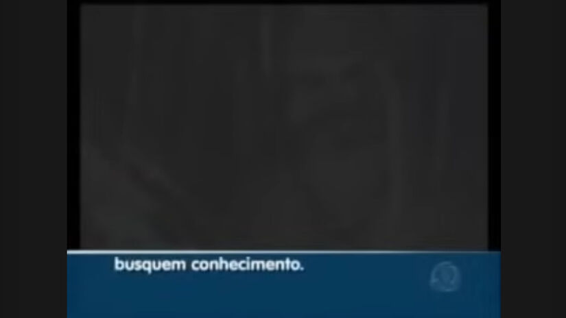 Suposto extraterrestre chamado "Bilu" é entrevistado por repórter da TV Record. 