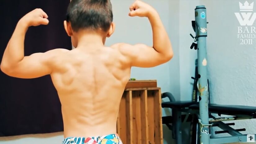 De "garoto mais forte do mundo" a atleta de ringue, sua vida tomou novo rumo (Fotos: Reprodução/Youtube)