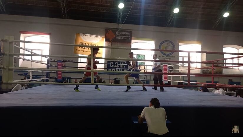 Ele mantém a força de infância, mas agora se dedica ao boxe e a competições